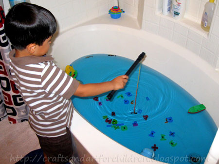 Make Your Own Homemade Fishing Game for Kids using the bathtub and magnets!