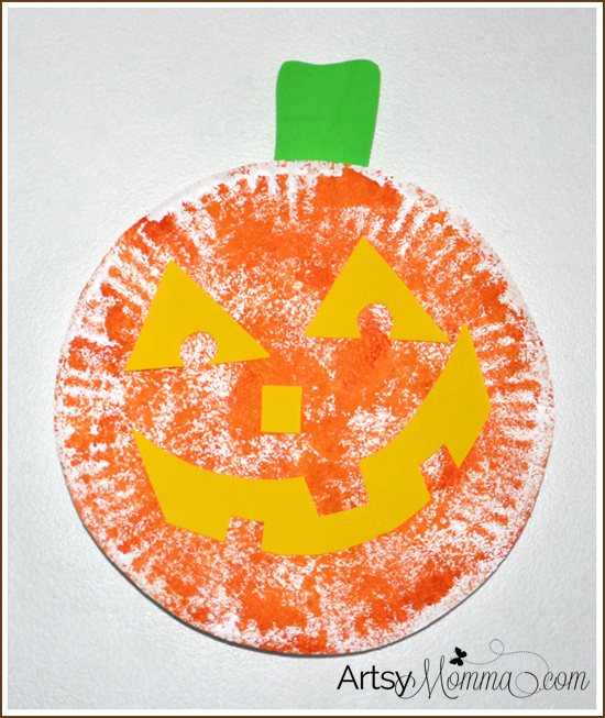 Painting with a Loofah | Paper Plate Pumpkin