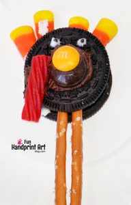 How to make an Oreo Turkey Snack for Thanksgiving with Kids