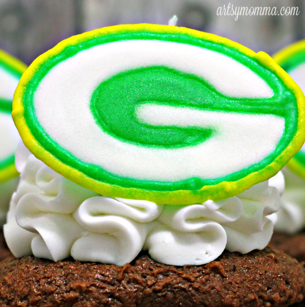 How to make Green Bay Packers Cupcake Toppers with Royal Icing