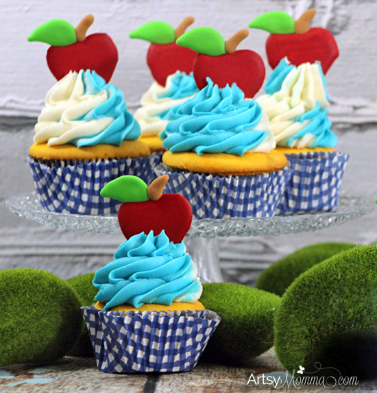 Snow White Cupcakes with Royal Icing Apple Toppers Tutorial