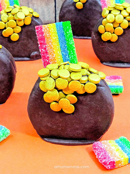 Fun Pot O'Gold Oreos with Rainbows - Dessert Tutorial for St Patrick's Day