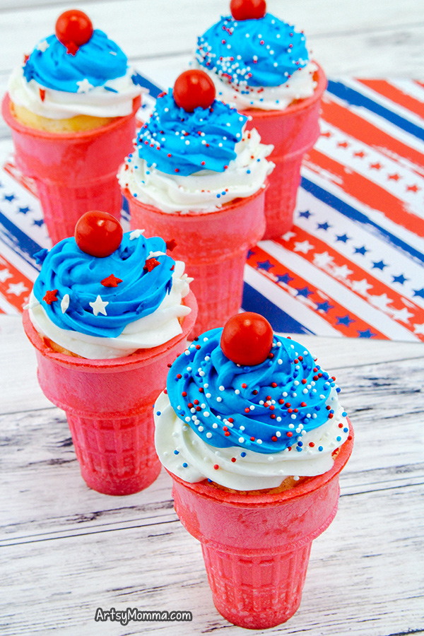 4th of July Cupcakes in Ice Cream Cones 