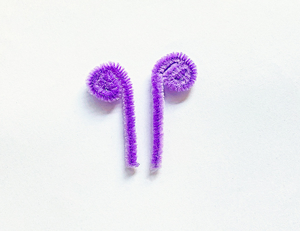 Antennae shaped from pipe cleaner